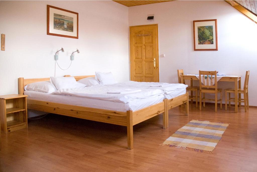 Hotel Haramia Csapszek Es Fogado Szombathely Zimmer foto